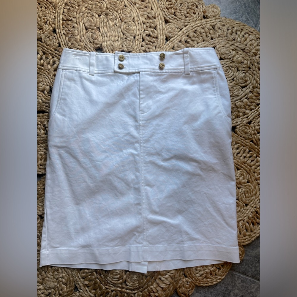 White Ralph Lauren petite size 10 pencil skirt. Button and zipper closure.